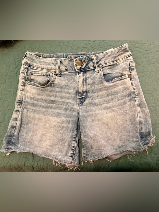 American Eagle Outfitters Pants - American Eagle Light Wash Distressed women’s Denim Shorts size 10